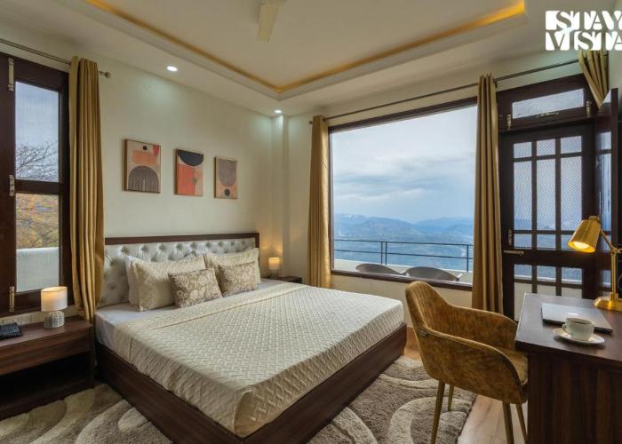 StayVista at The Hush Escape-Valley View 5BHK Luxury villa in Arki