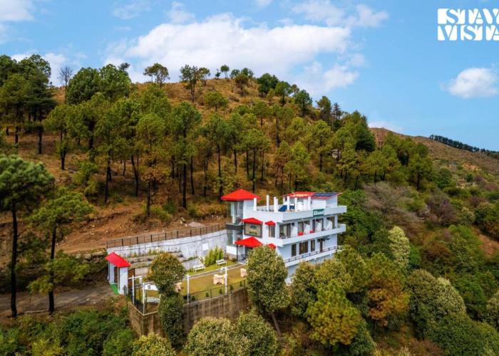 StayVista at The Hush Escape-Valley View 5BHK Luxury villa in Arki