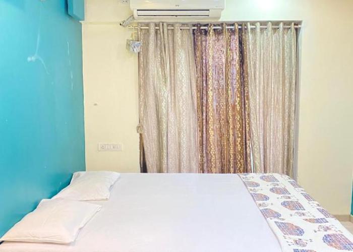 27th floor 2BHK near Viviana Mall with Balcony & Car Parking