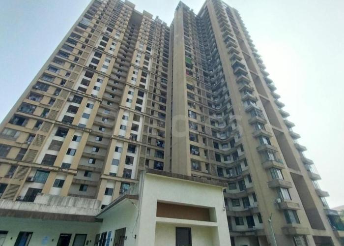 27th floor 2BHK near Viviana Mall with Balcony & Car Parking