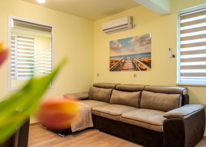 Top Location Central New & Spacious 3 BDR apt Medical Academy