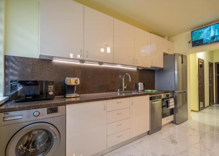 Top Location Central New & Spacious 3 BDR apt Medical Academy