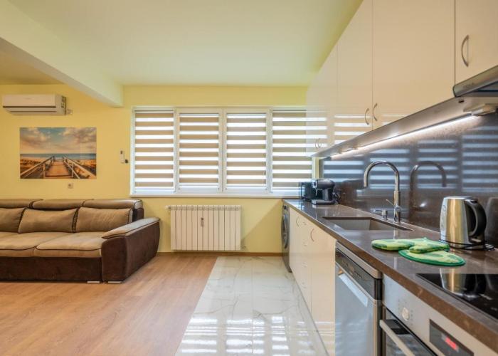Top Location Central New & Spacious 3 BDR apt Medical Academy