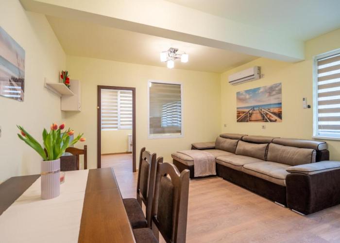 Top Location Central New & Spacious 3 BDR apt Medical Academy