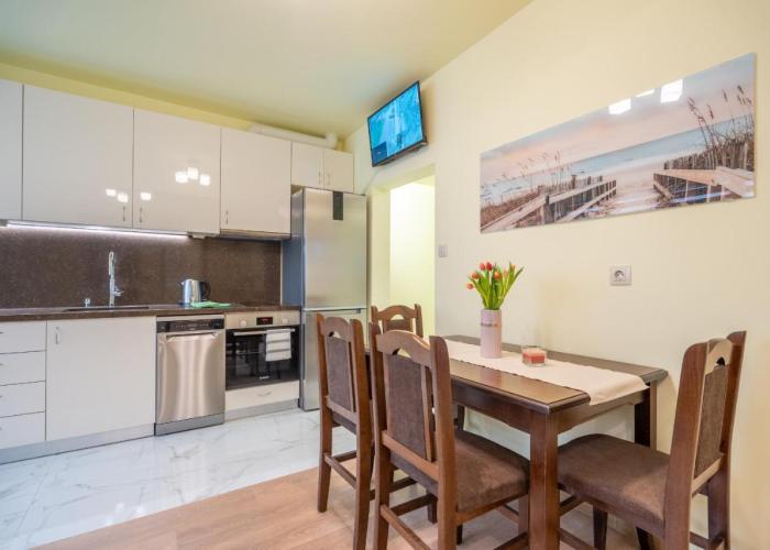 Top Location Central New & Spacious 3 BDR apt Medical Academy