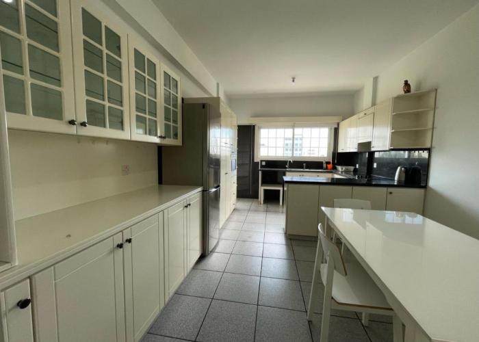 Platform 357 Gravias Spacious Apartment