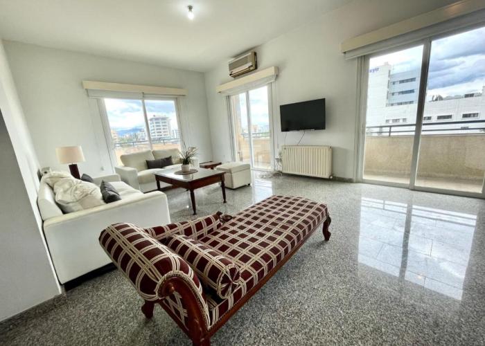 Platform 357 Gravias Spacious Apartment