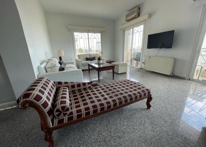 Platform 357 Gravias Spacious Apartment