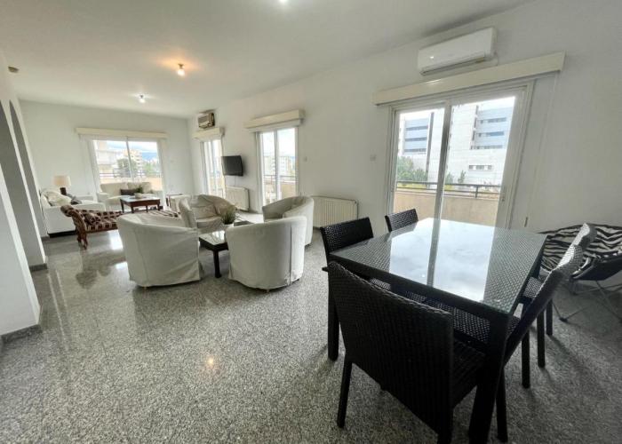 Platform 357 Gravias Spacious Apartment