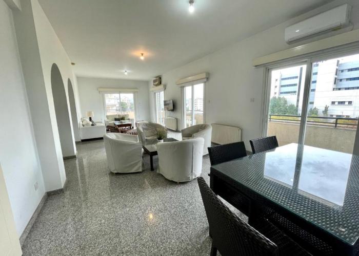 Platform 357 Gravias Spacious Apartment