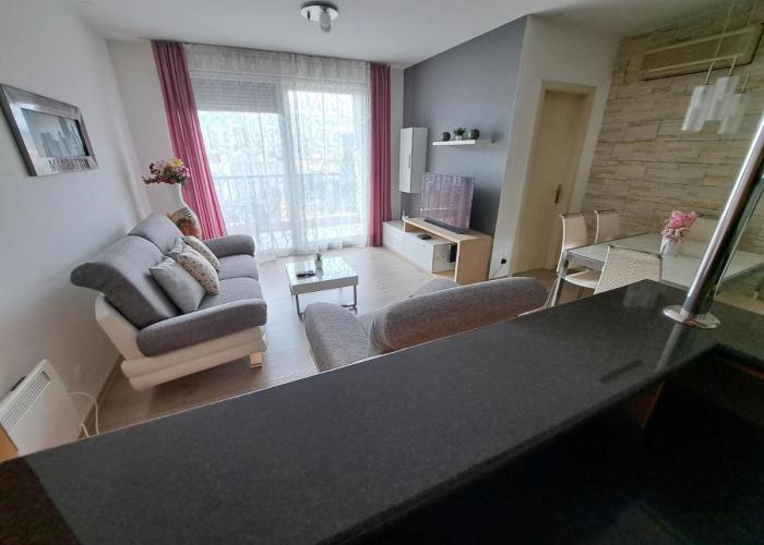 Apartment Holiday in Split, near the old town, three rooms, balcony, garage