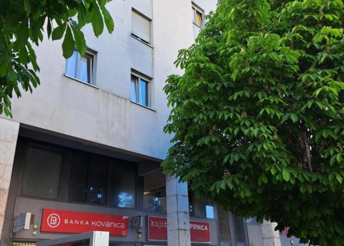 Apartment Holiday in Split, near the old town, three rooms, balcony, garage