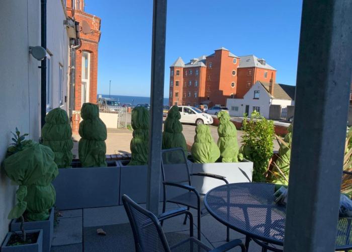 Retro Retreat, Sea View, Free Parking & EV Plug-in