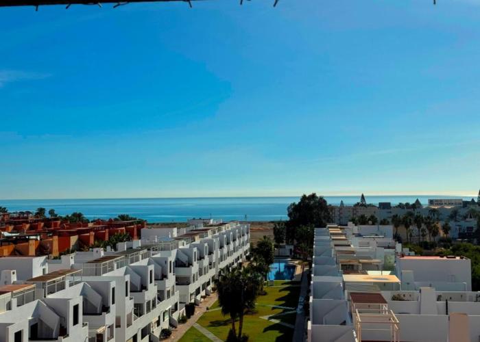 Ático con vistas al mar y piscina privada