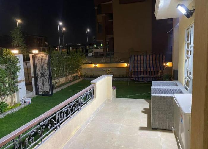 Apart with private garden in prime location