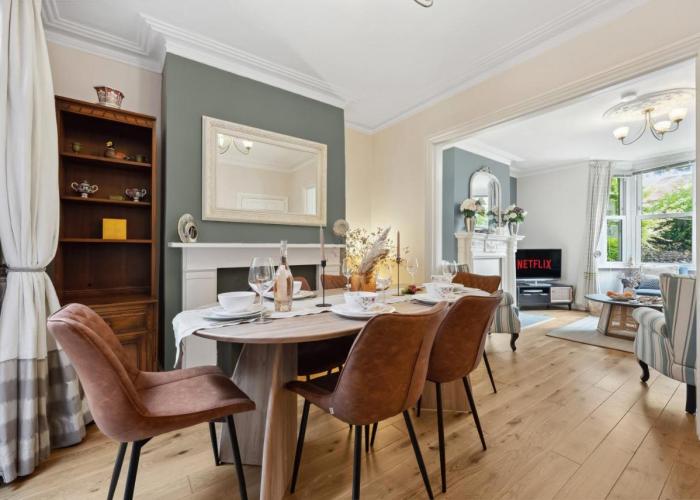 Stunning & Stylish 2 Bedrooms Property Retreat, Central Winchester, Chic & Spacious, Free On-Street Parking, Sleeps 6 - by Blue Puffin Stays