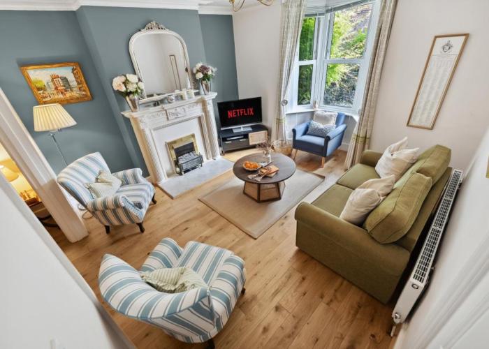 Stunning & Stylish 2 Bedrooms Property Retreat, Central Winchester, Chic & Spacious, Free On-Street Parking, Sleeps 6 - by Blue Puffin Stays