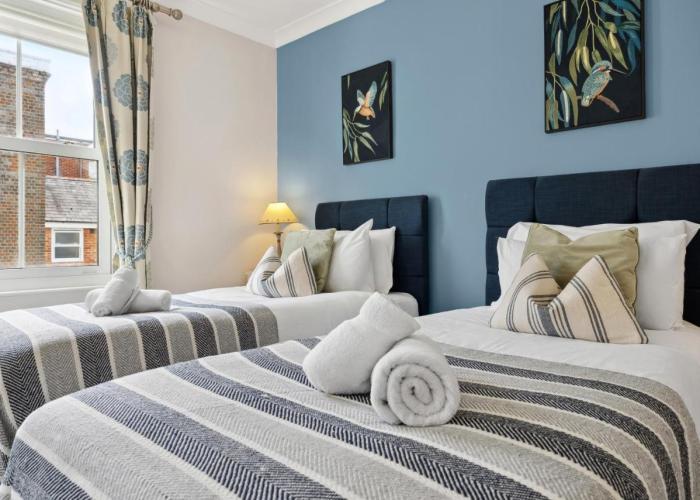 Stunning & Stylish 2 Bedrooms Property Retreat, Central Winchester, Chic & Spacious, Free On-Street Parking, Sleeps 6 - by Blue Puffin Stays