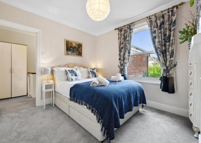 Stunning & Stylish 2 Bedrooms Property Retreat, Central Winchester, Chic & Spacious, Free On-Street Parking, Sleeps 6 - by Blue Puffin Stays
