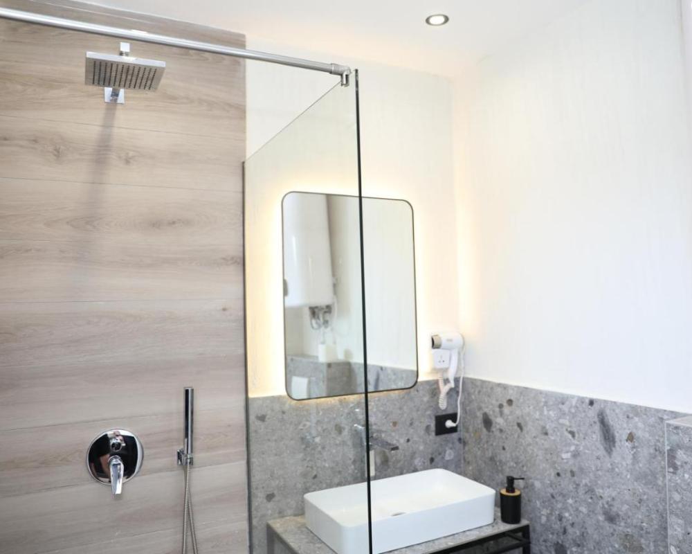 фото Hotel Scutari