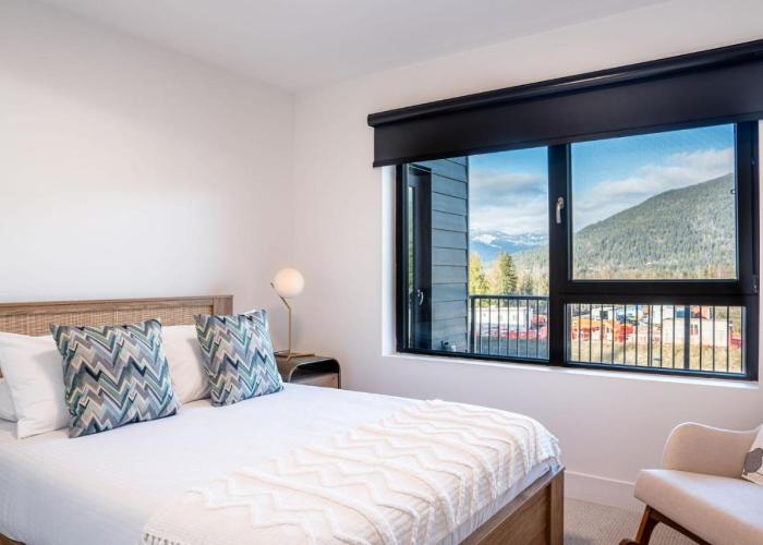 Drop in Condo by Revelstoke Vacations
