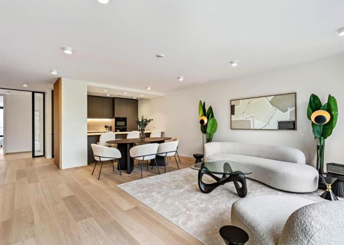 Spacious 6th-Floor Gem: Modernity Meets Comfort