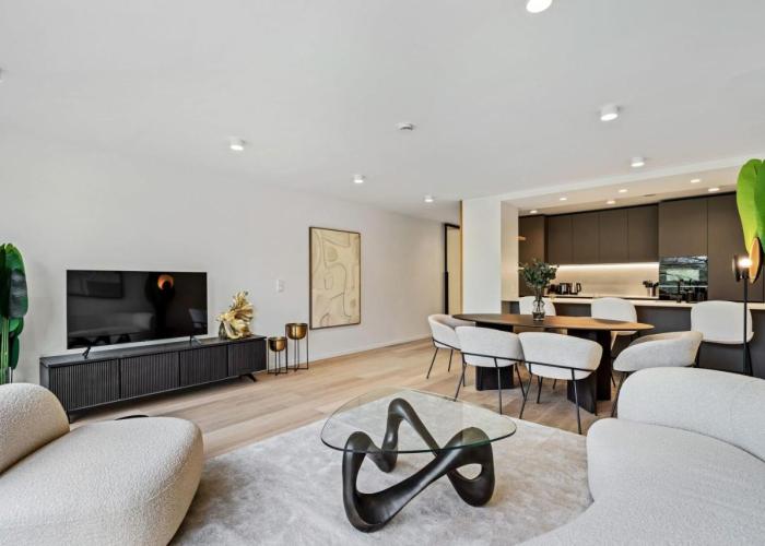 Spacious 6th-Floor Gem: Modernity Meets Comfort