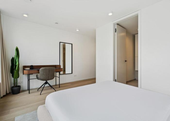 Spacious 6th-Floor Gem: Modernity Meets Comfort