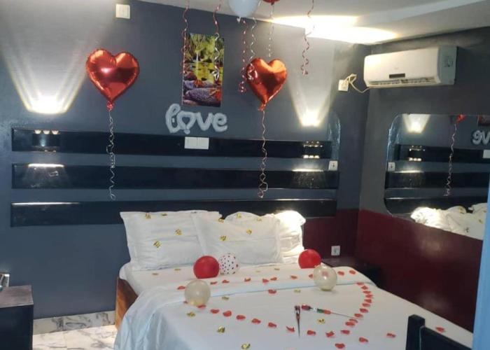 Love Room Sunrise Center Bonapriso 108