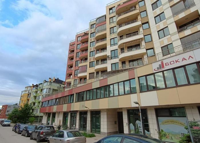 Modern Comfort near Airport, The Mall, TechPark by KeyBox