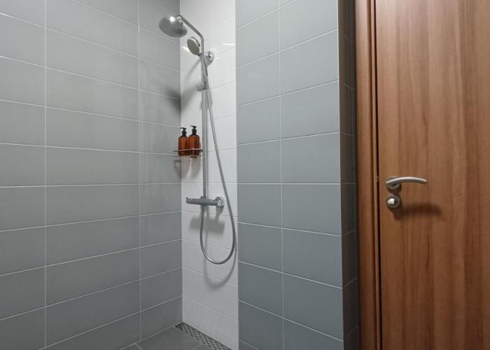 Modern Comfort near Airport, The Mall, TechPark by KeyBox