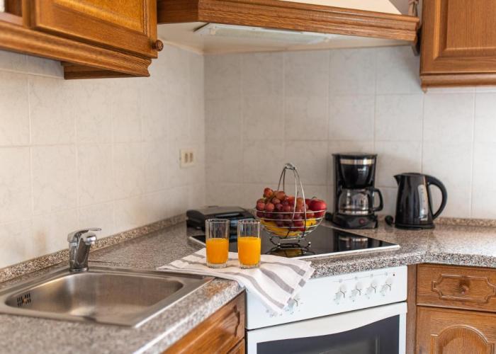 Apartment Nevera, Sea View and private parking