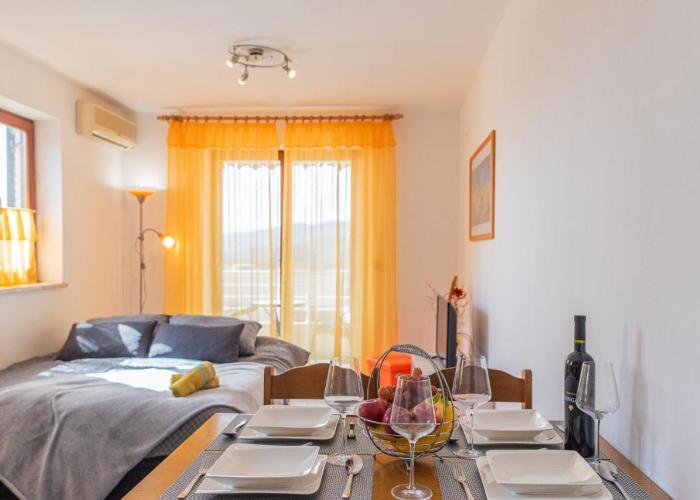 Apartment Nevera, Sea View and private parking