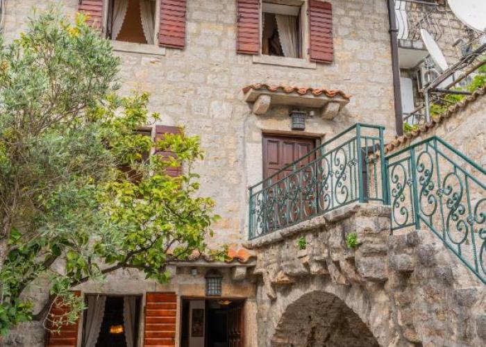 Historic Seafront Family Villa