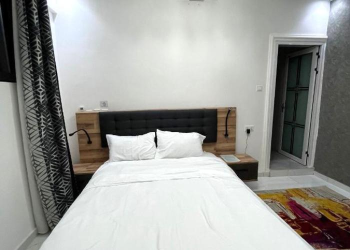 Luxury Apartment with Pool, McCarthy hill