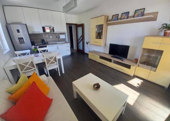 Happy Apartment & Free Breakfast - Mladost