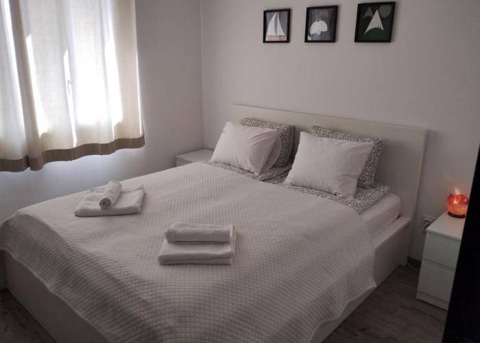 Happy Apartment & Free Breakfast - Mladost