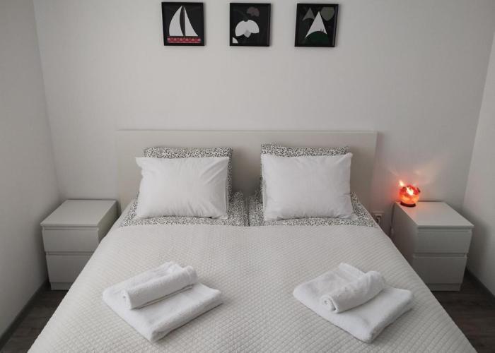 Happy Apartment & Free Breakfast - Mladost