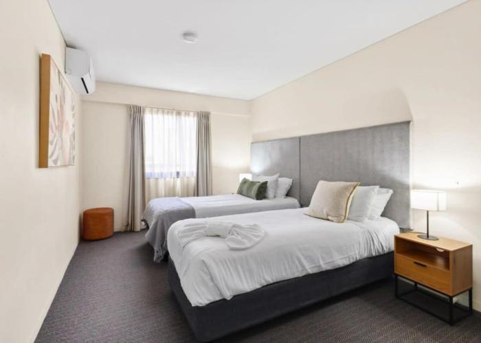 Spacious Holiday Apart on Hay St CBD