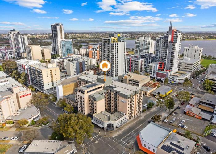 Spacious Holiday Apart on Hay St CBD