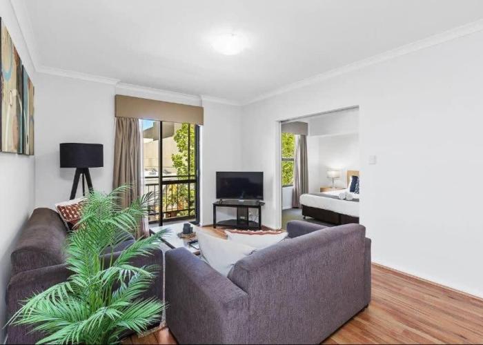Executive Apt - 2BR 1BA w Parking