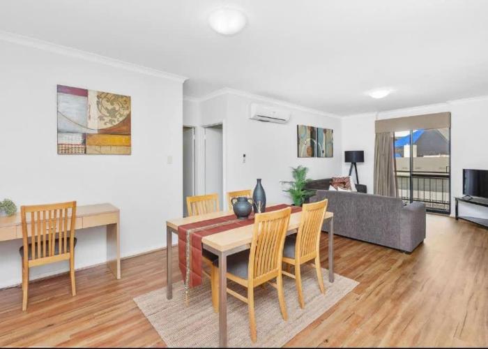 Executive Apt - 2BR 1BA w Parking
