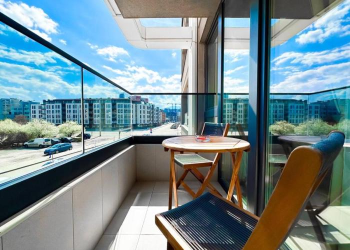 Nomad Friendly Modern Complex Next To Metro