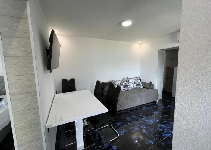 Bay Modern 2