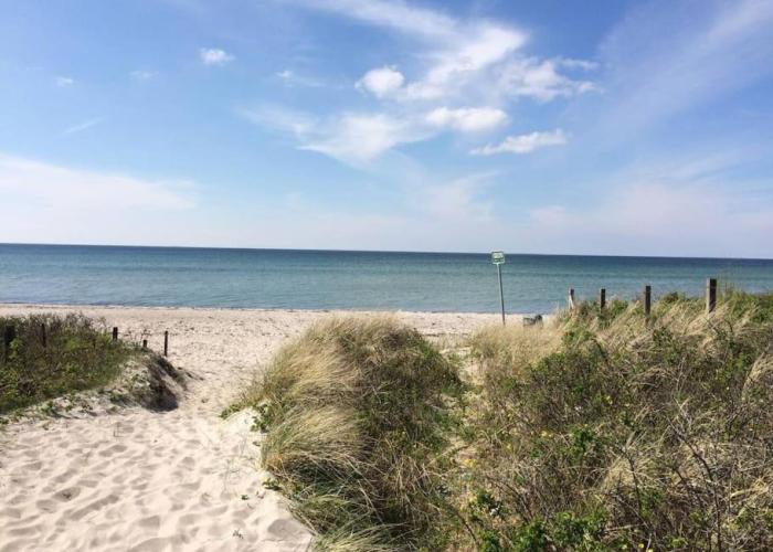 Holiday house by a fantastic beach and free WiFi
