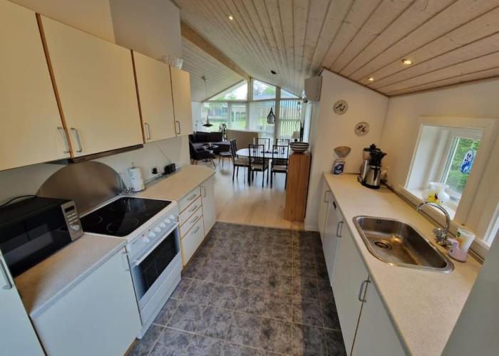Holiday house by a fantastic beach and free WiFi