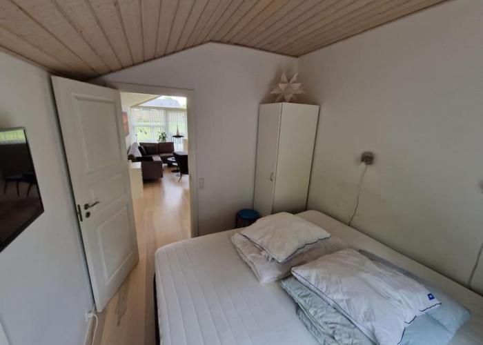 Holiday house by a fantastic beach and free WiFi