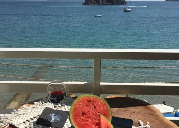 Arcadia Luxury Rooms Seaside Cuisine