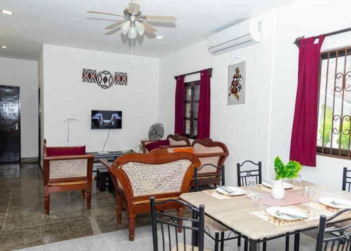 Villa 43, Malindi-Easy pool and beach access.
