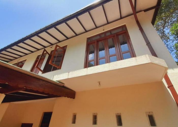 Olive Green Villa in Negombo for Airport Transit